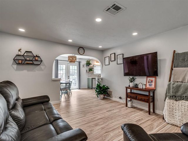 3216 E Noble Drive, Edmond, OK 73034