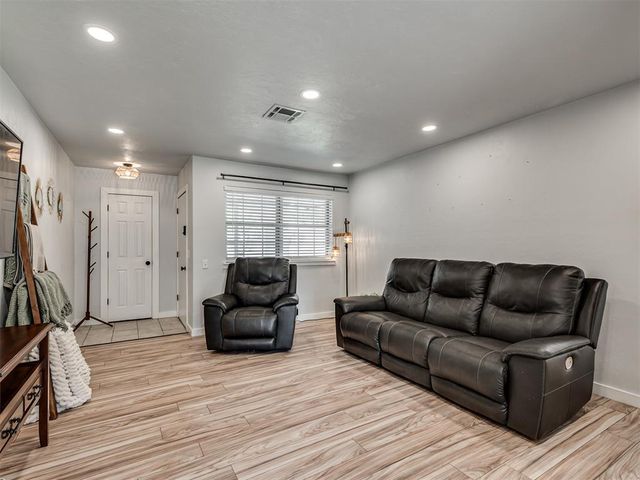 3216 E Noble Drive, Edmond, OK 73034
