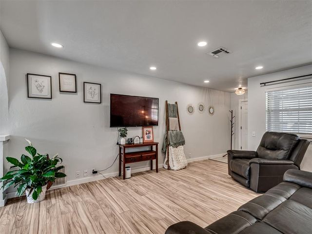 3216 E Noble Drive, Edmond, OK 73034
