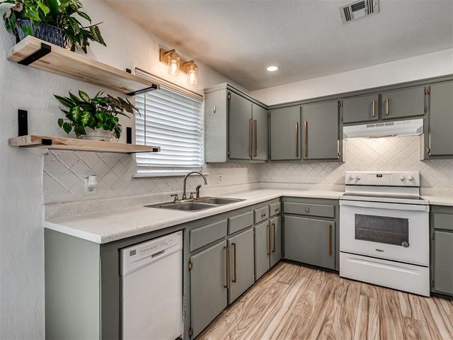 3216 E Noble Drive, Edmond, OK 73034