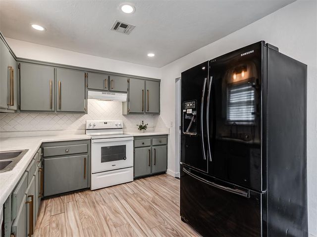 3216 E Noble Drive, Edmond, OK 73034
