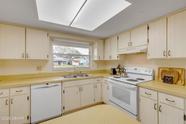 622 Goodwin Avenue, New Smyrna Beach, FL 32169