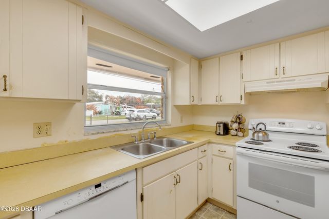 622 Goodwin Avenue, New Smyrna Beach, FL 32169