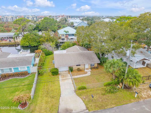 622 Goodwin Avenue, New Smyrna Beach, FL 32169