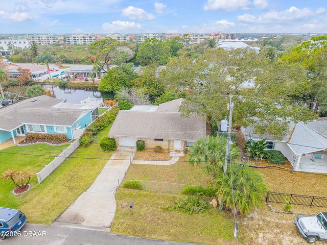 622 Goodwin Avenue, New Smyrna Beach, FL 32169