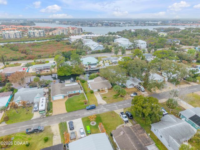 622 Goodwin Avenue, New Smyrna Beach, FL 32169