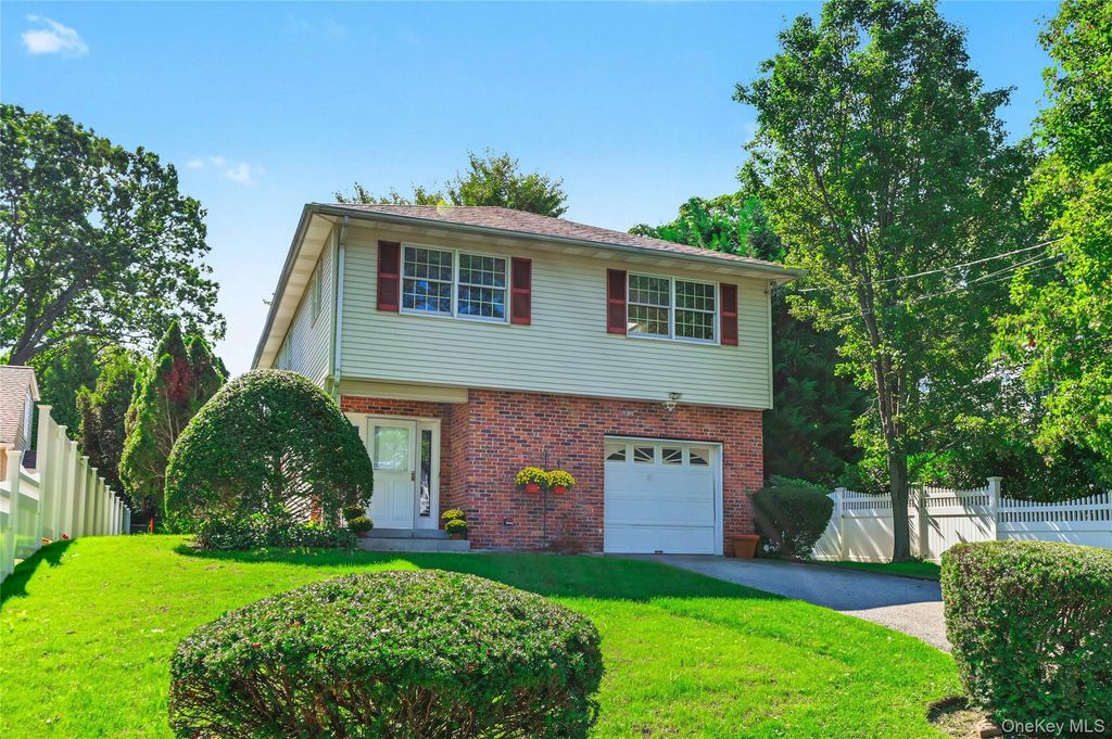 76 Hernan Avenue, Locust Valley, NY 11560 — exterior