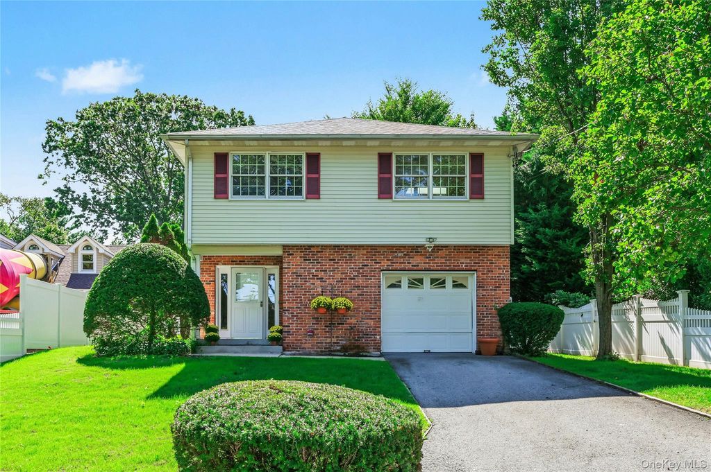 76 Hernan Avenue, Locust Valley, NY 11560 — photo 2