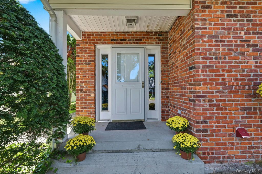 76 Hernan Avenue, Locust Valley, NY 11560 — photo 3