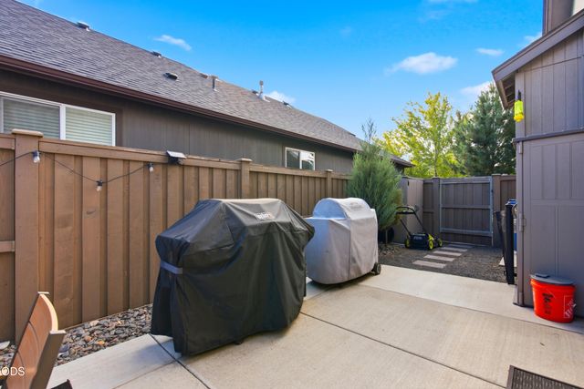 21124 Azalia Avenue, Bend, OR 97702