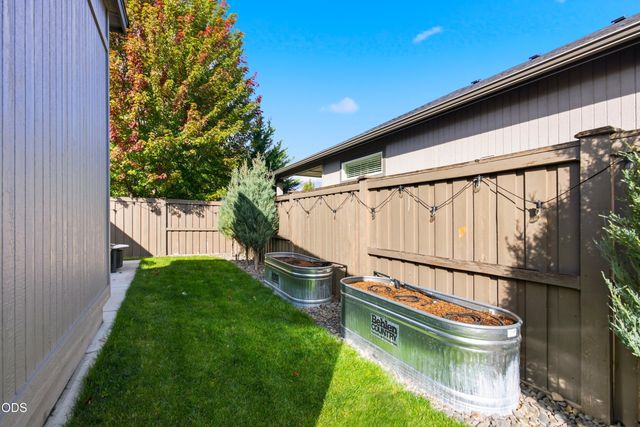 21124 Azalia Avenue, Bend, OR 97702