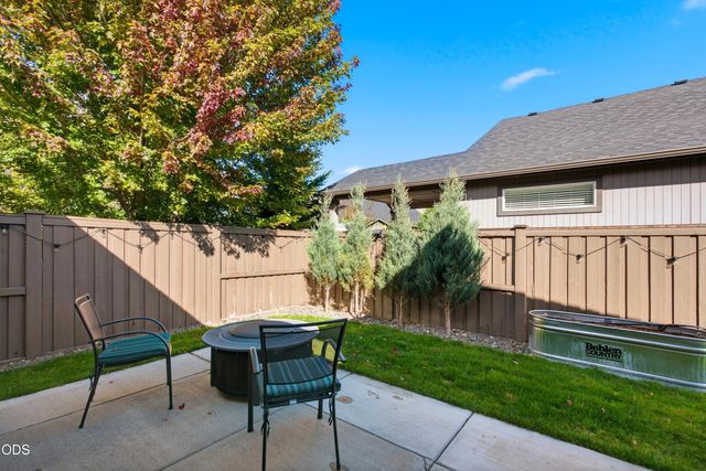 21124 Azalia Avenue, Bend, OR 97702