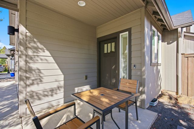 21124 Azalia Avenue, Bend, OR 97702