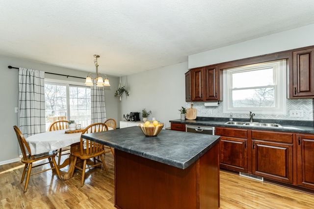 600 33rd Street Lane NW, Rochester, MN 55901