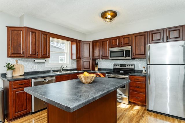 600 33rd Street Lane NW, Rochester, MN 55901