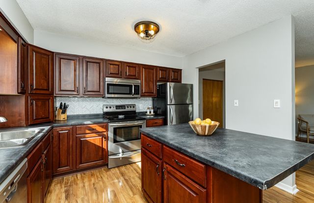 600 33rd Street Lane NW, Rochester, MN 55901