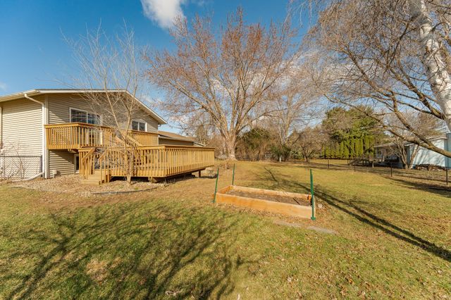 600 33rd Street Lane NW, Rochester, MN 55901