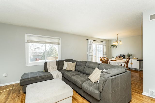 600 33rd Street Lane NW, Rochester, MN 55901