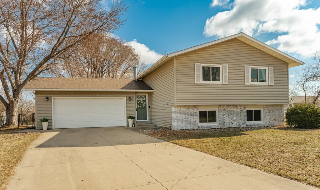600 33rd Street Lane NW, Rochester, MN 55901