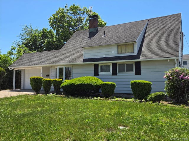 68 Summer Lane Whole House., Hicksville, NY 11801
