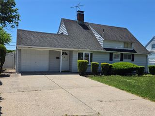 68 Summer Lane Whole House., Hicksville, NY 11801