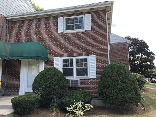 132 Emerson Gardens Rd 132, Lexington, MA 02420