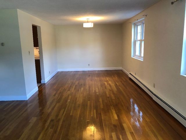 132 Emerson Gardens Rd 132, Lexington, MA 02420