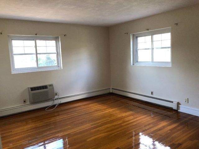 132 Emerson Gardens Rd 132, Lexington, MA 02420