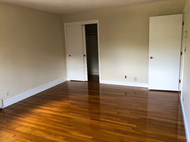 132 Emerson Gardens Rd 132, Lexington, MA 02420