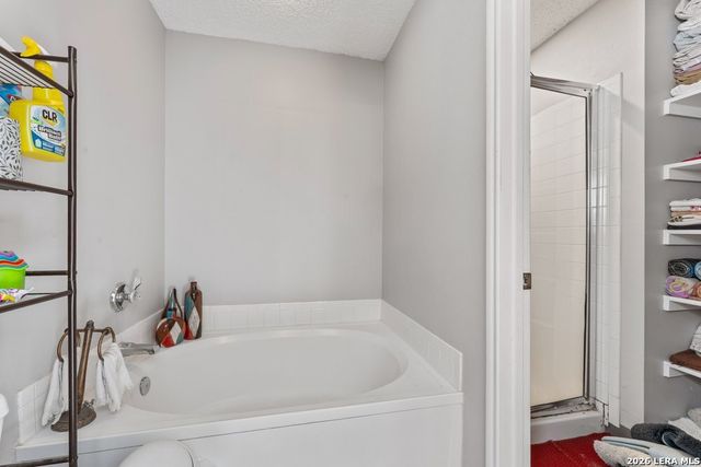 2913 Cottonwood Dr, Schertz, TX 78154