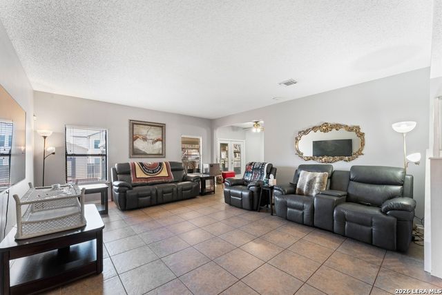 2913 Cottonwood Dr, Schertz, TX 78154