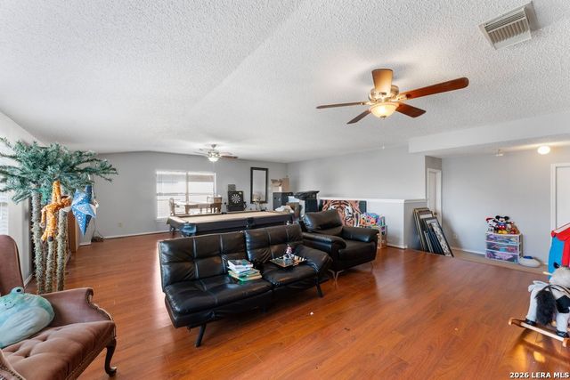 2913 Cottonwood Dr, Schertz, TX 78154