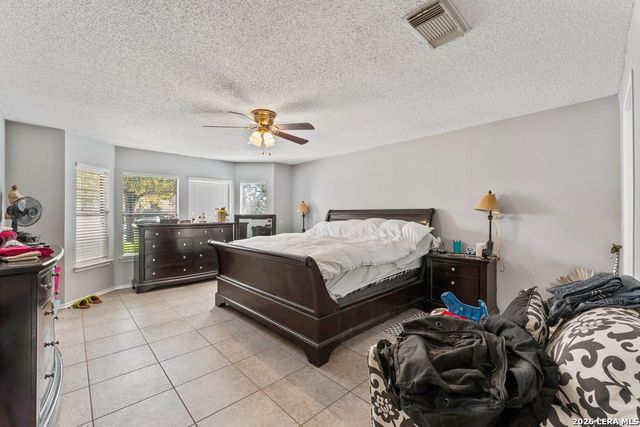 2913 Cottonwood Dr, Schertz, TX 78154