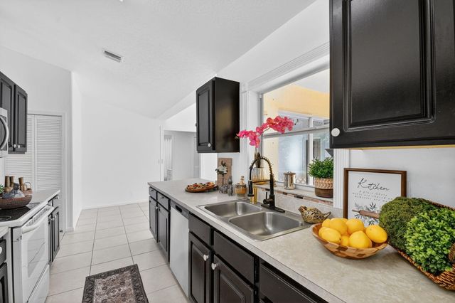 17609 86th Street N, Loxahatchee, FL 33470