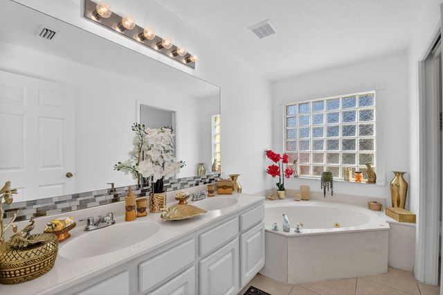 17609 86th Street N, Loxahatchee, FL 33470