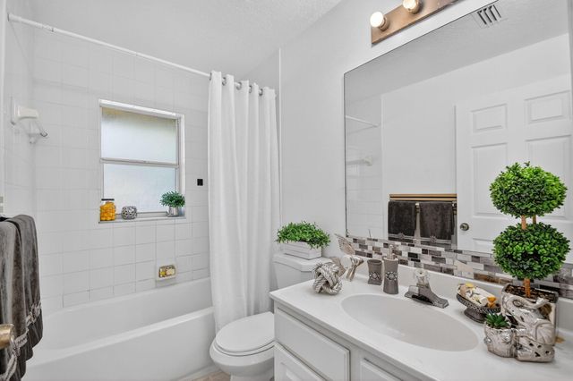 17609 86th Street N, Loxahatchee, FL 33470