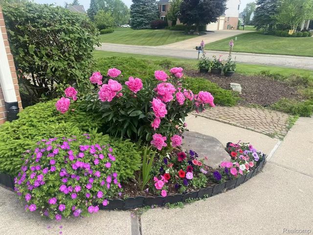 3432 Bonniebrook Court, Oakland Charter Township, MI 48306