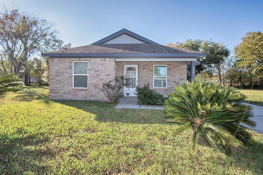 305 S Westward Street, Texas City, TX 77591