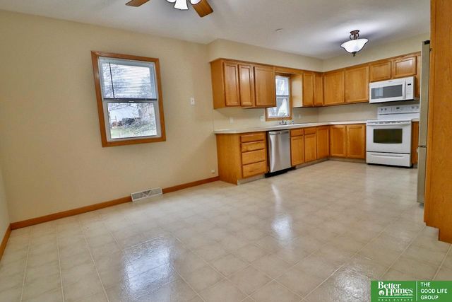 4926 S 50 Street, Omaha, NE 68117