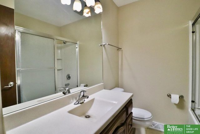 4926 S 50 Street, Omaha, NE 68117