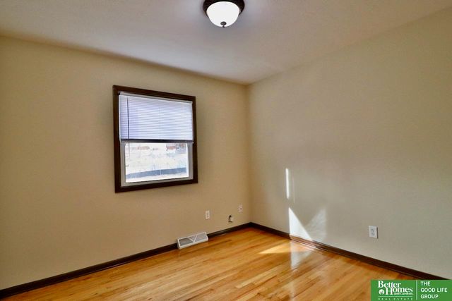 4926 S 50 Street, Omaha, NE 68117