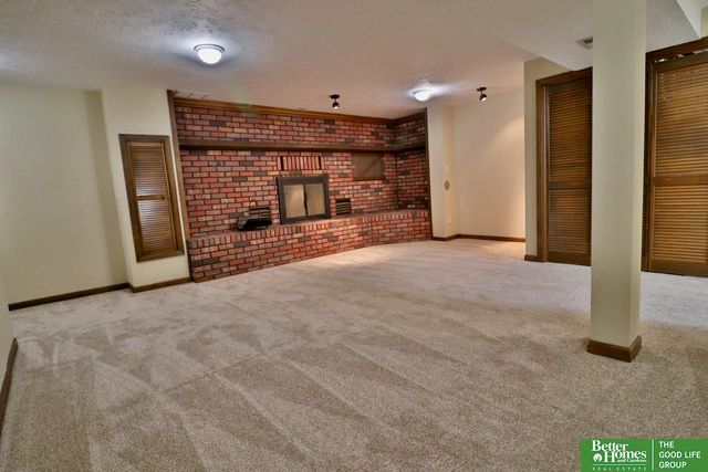 4926 S 50 Street, Omaha, NE 68117