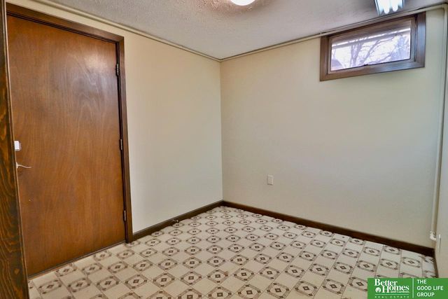 4926 S 50 Street, Omaha, NE 68117