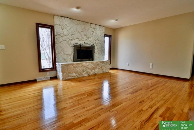 4926 S 50 Street, Omaha, NE 68117