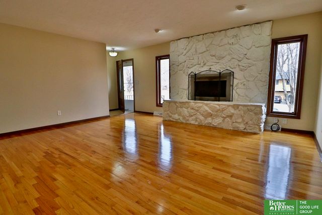 4926 S 50 Street, Omaha, NE 68117