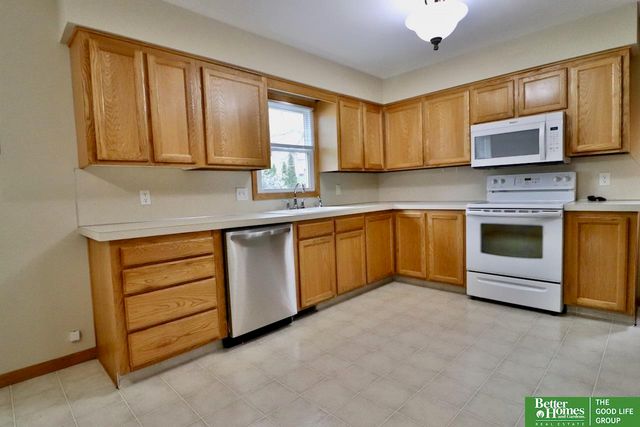 4926 S 50 Street, Omaha, NE 68117