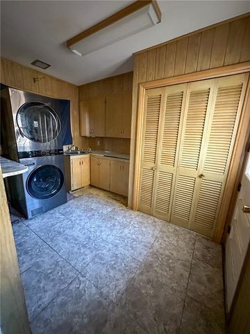 318 E Locust Street, Independence, KS 67301