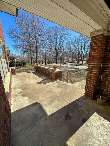 318 E Locust Street, Independence, KS 67301