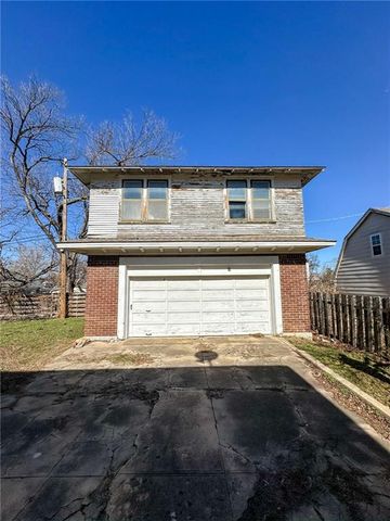 318 E Locust Street, Independence, KS 67301