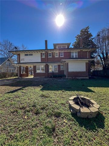 318 E Locust Street, Independence, KS 67301